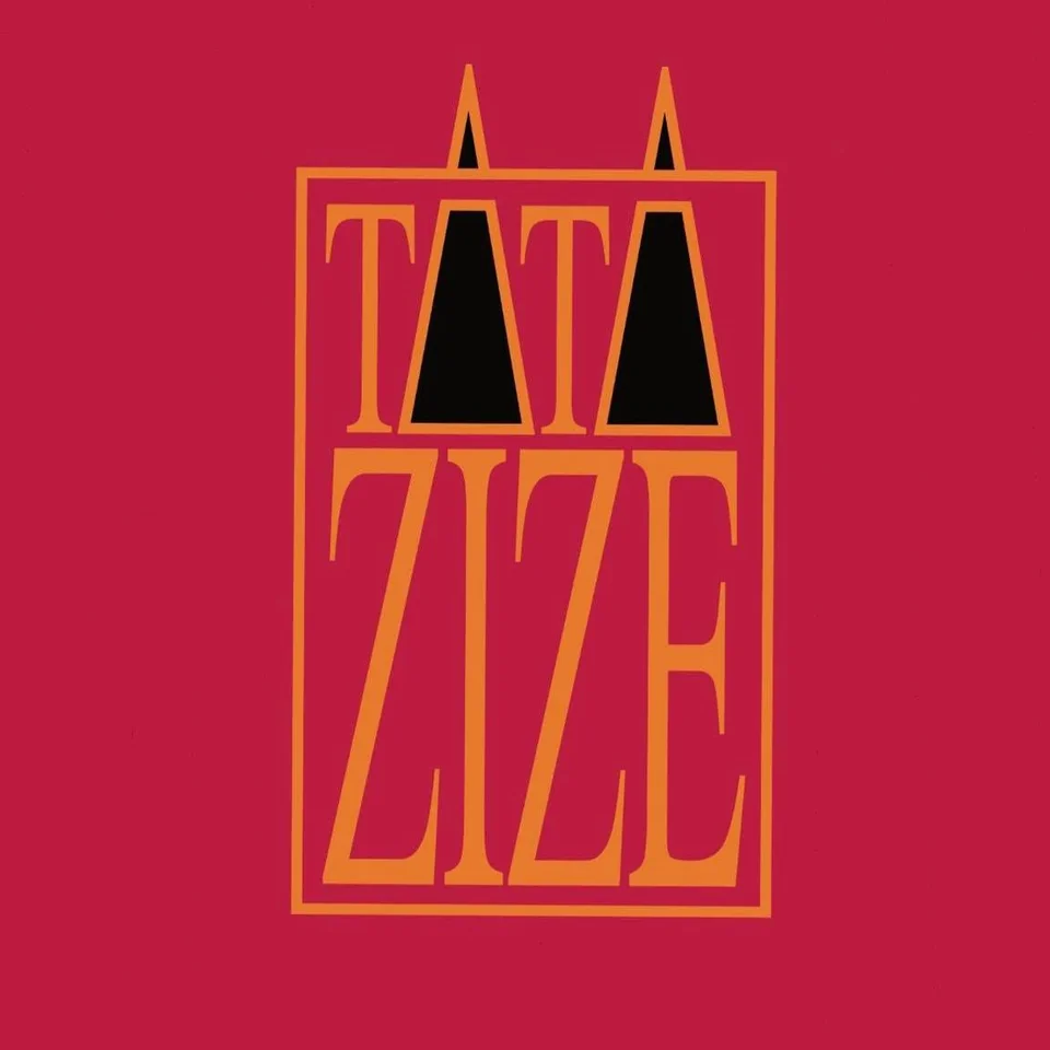 Logo Tata Zize : les lettres orange, encadrées, sur fond rouge, les deux A en flèches noires.